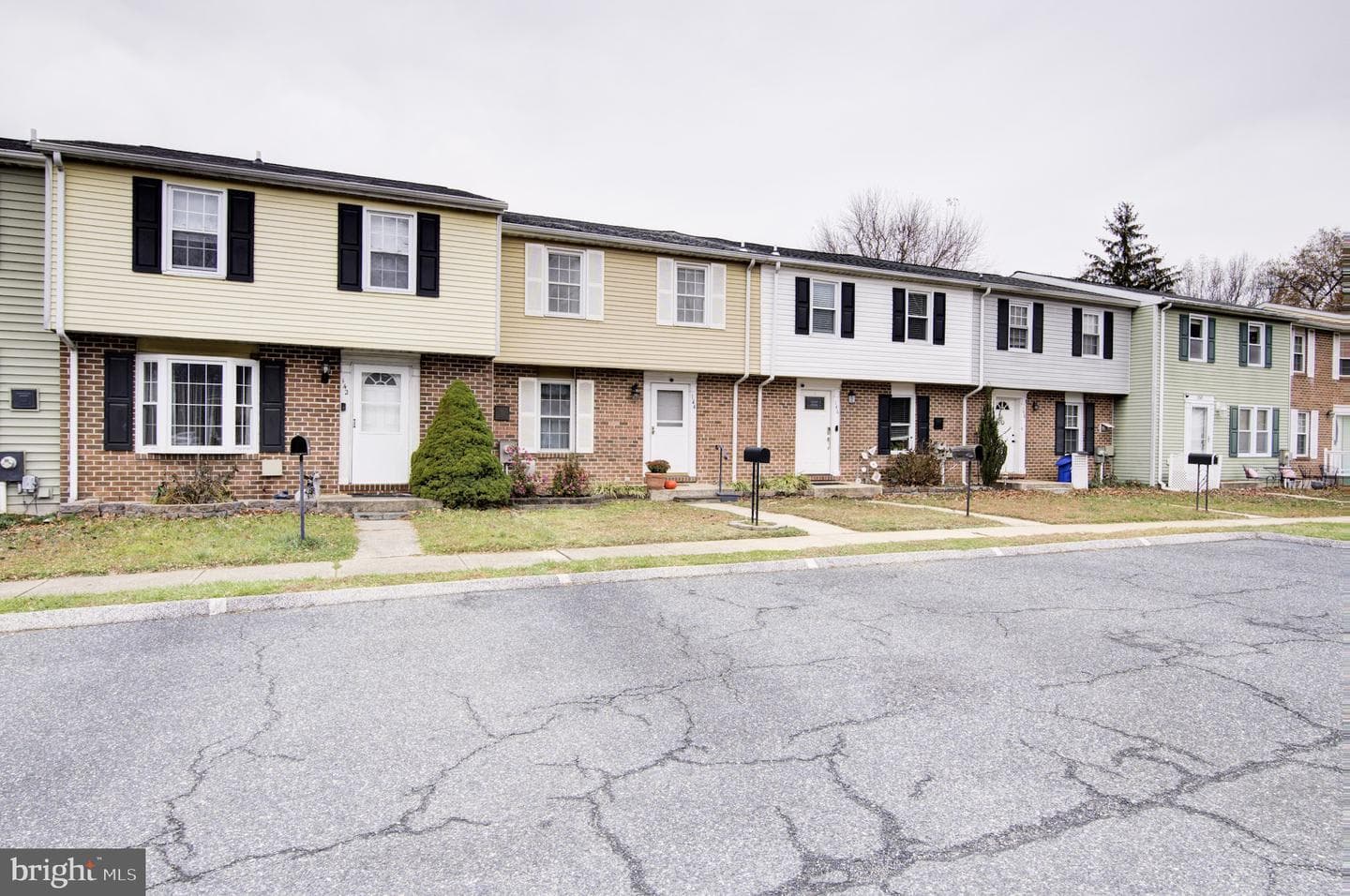 144 E Orange Court photo 2