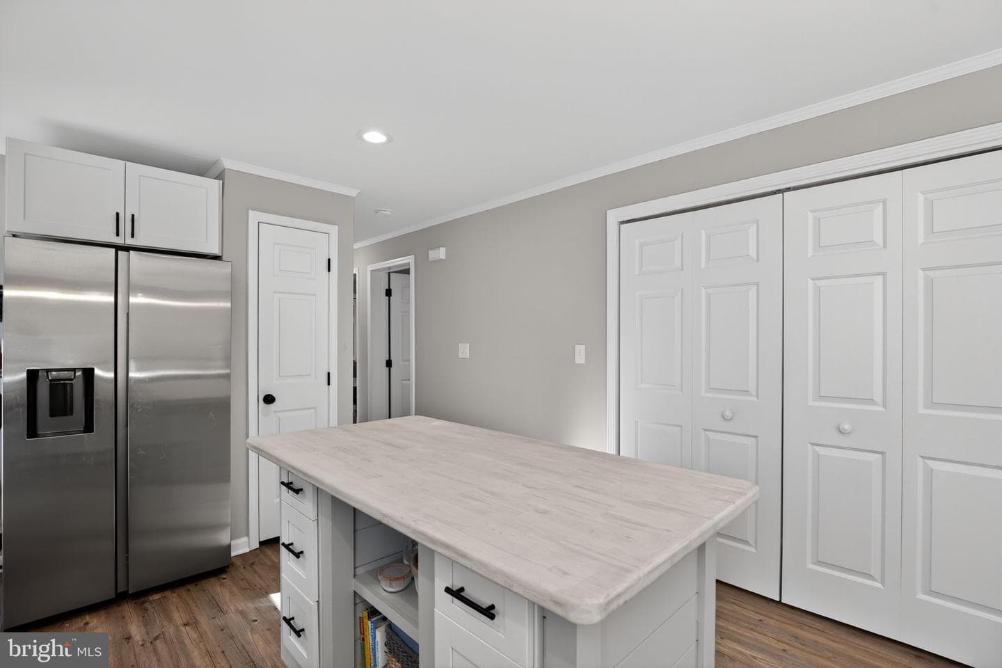 1001 Maple photo 15