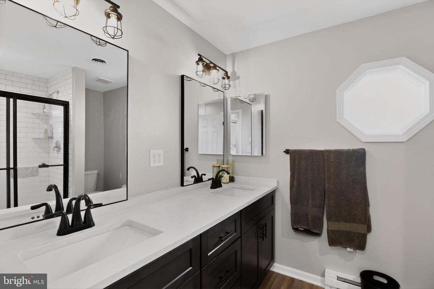 1001 Maple photo 26