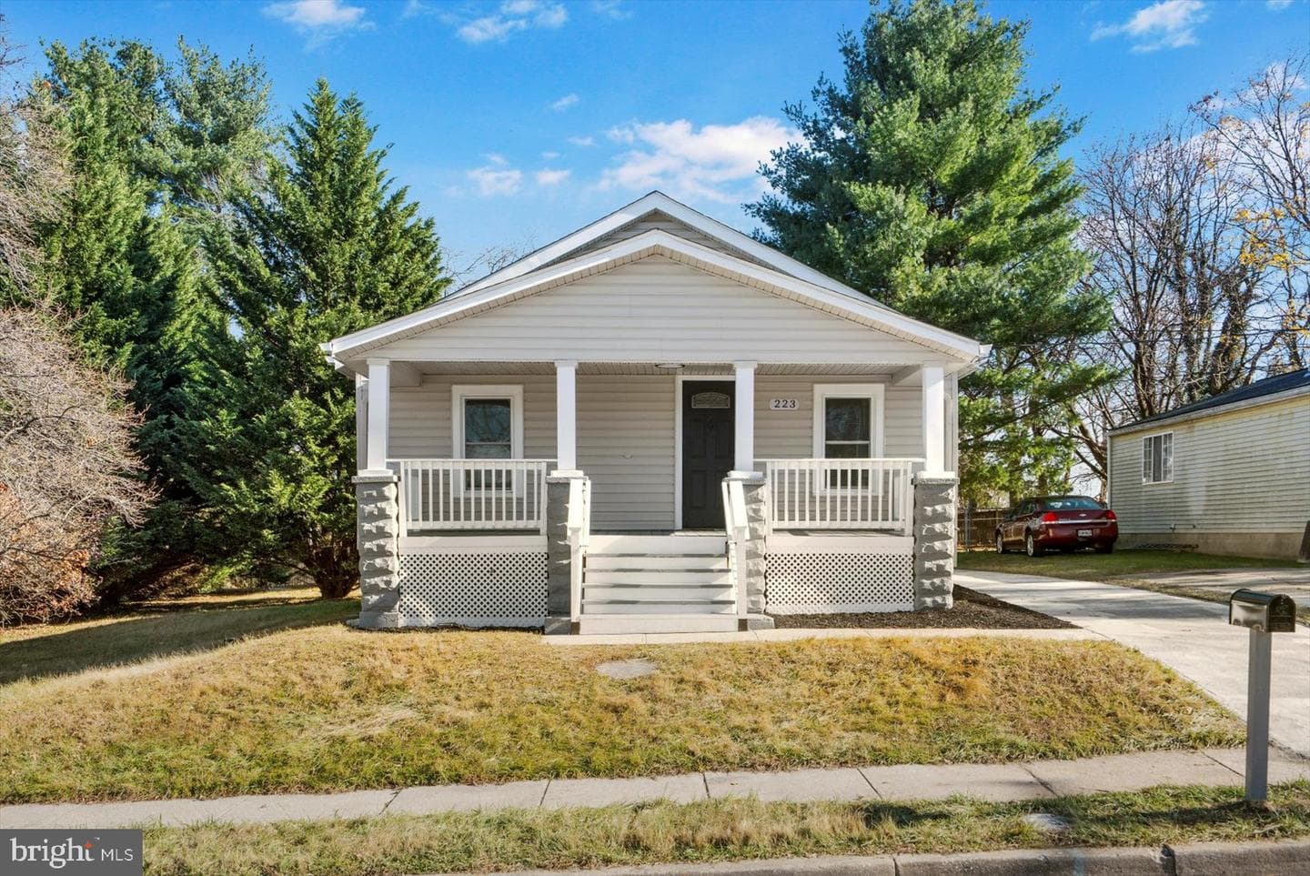 223 New Avenue photo 2
