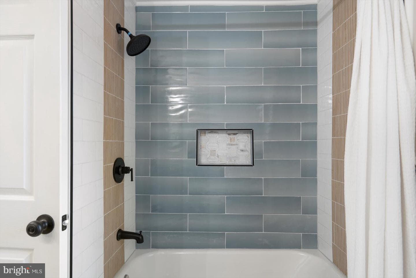 223 New Avenue photo 22
