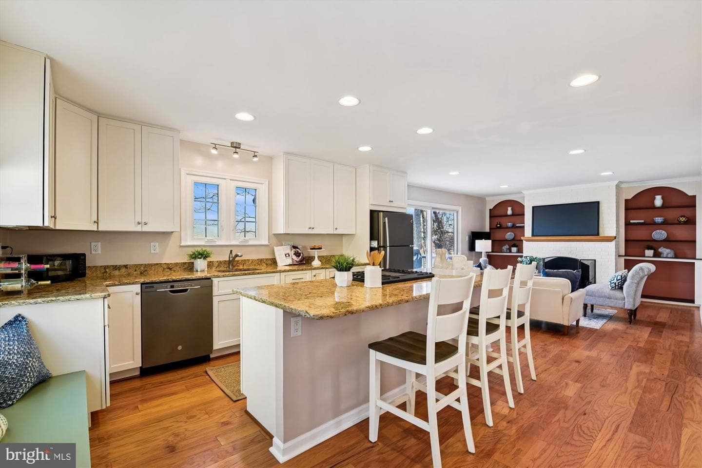 1006 W Joppa Road photo 10
