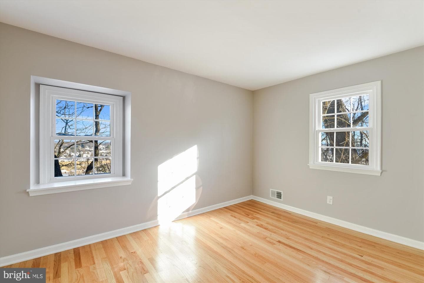 1006 W Joppa Road photo 25