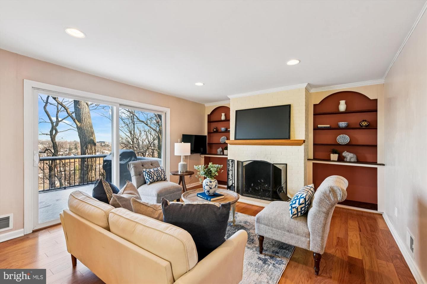 1006 W Joppa Road photo 7