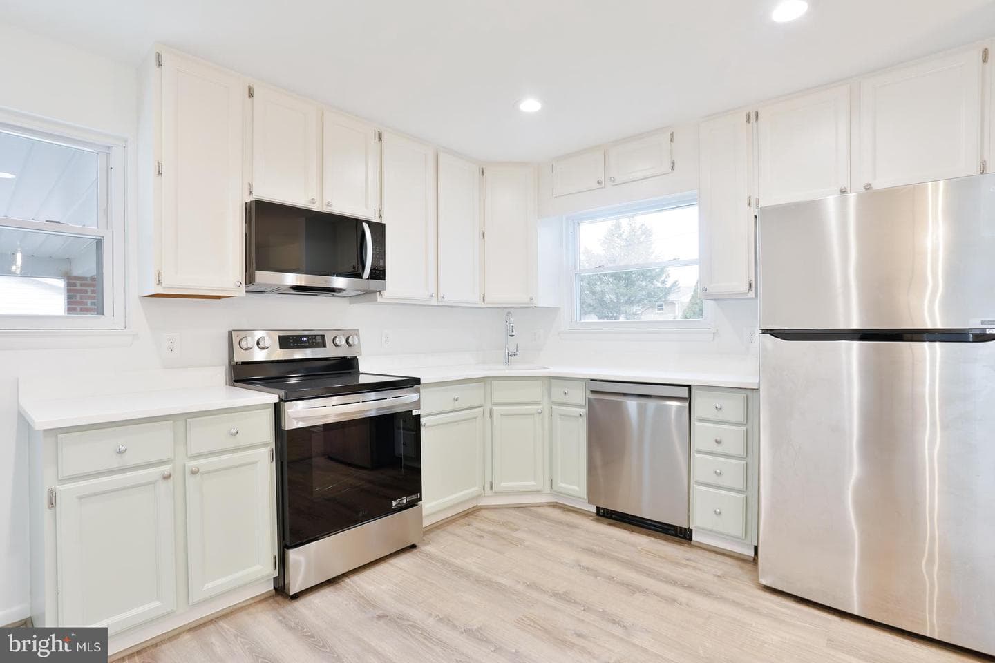 4122 Loch Lomond Drive photo 3