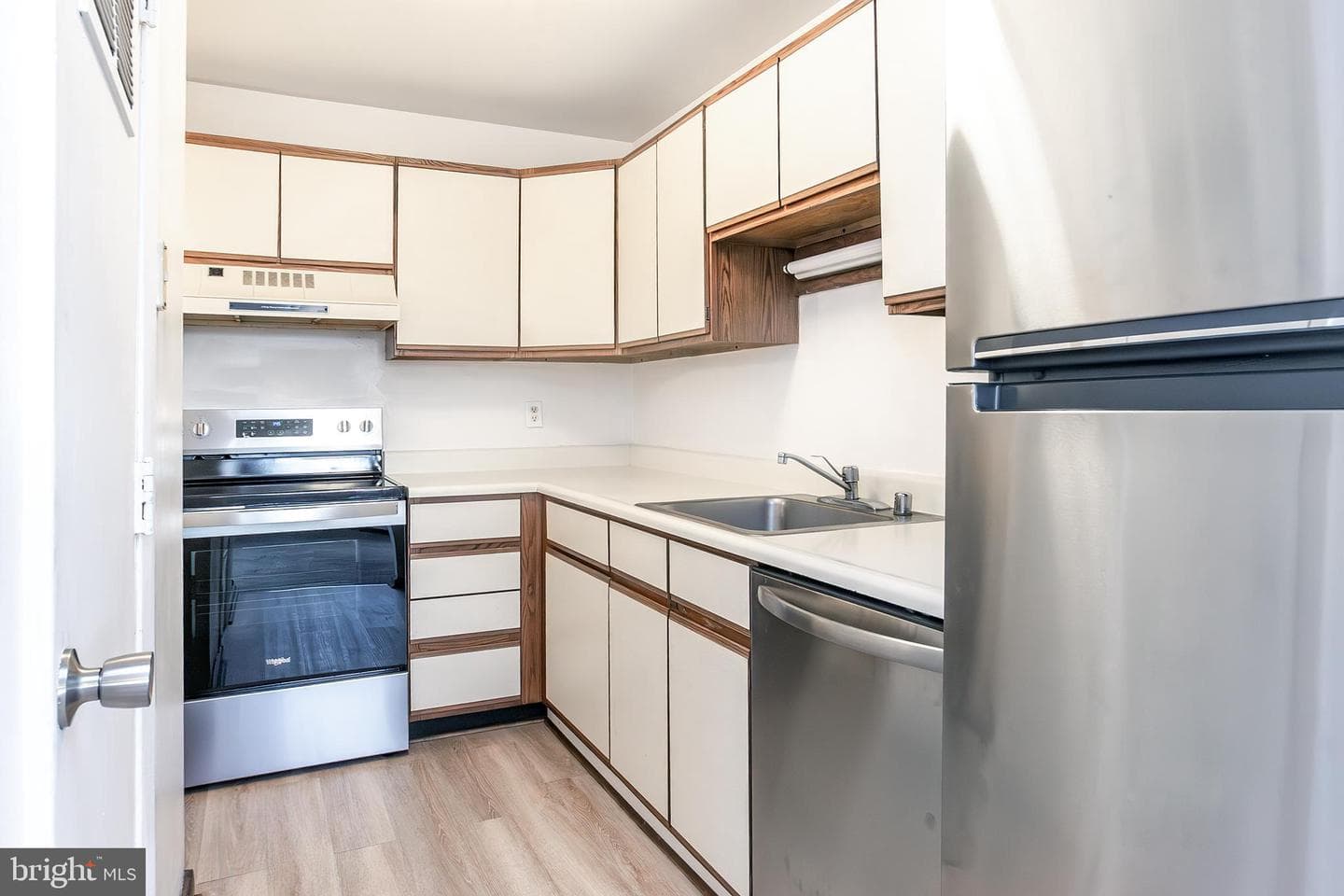 12 Warren Lodge Court #2-D photo 8