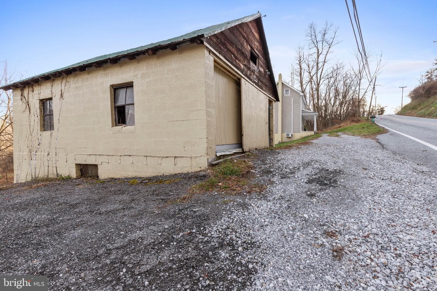 1917 Freeland Road photo 36