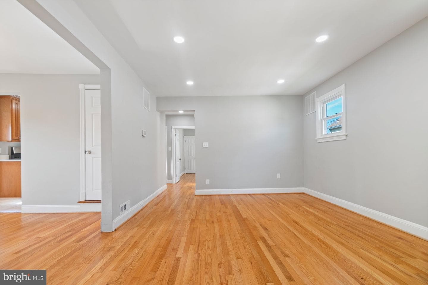 2723 Glendale Road photo 6