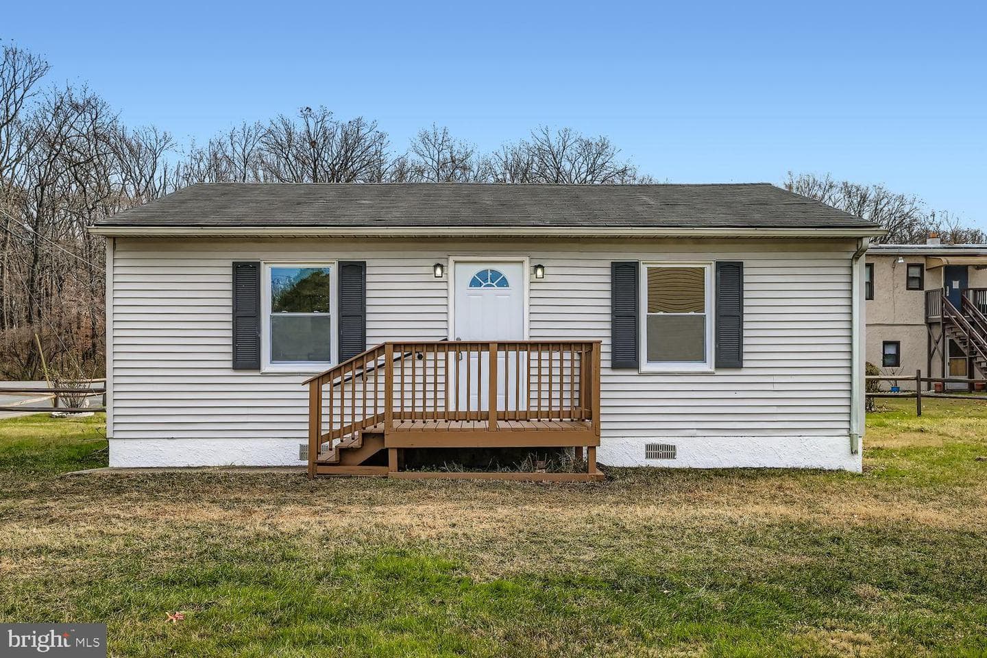 2542 Sycamore Avenue photo 2