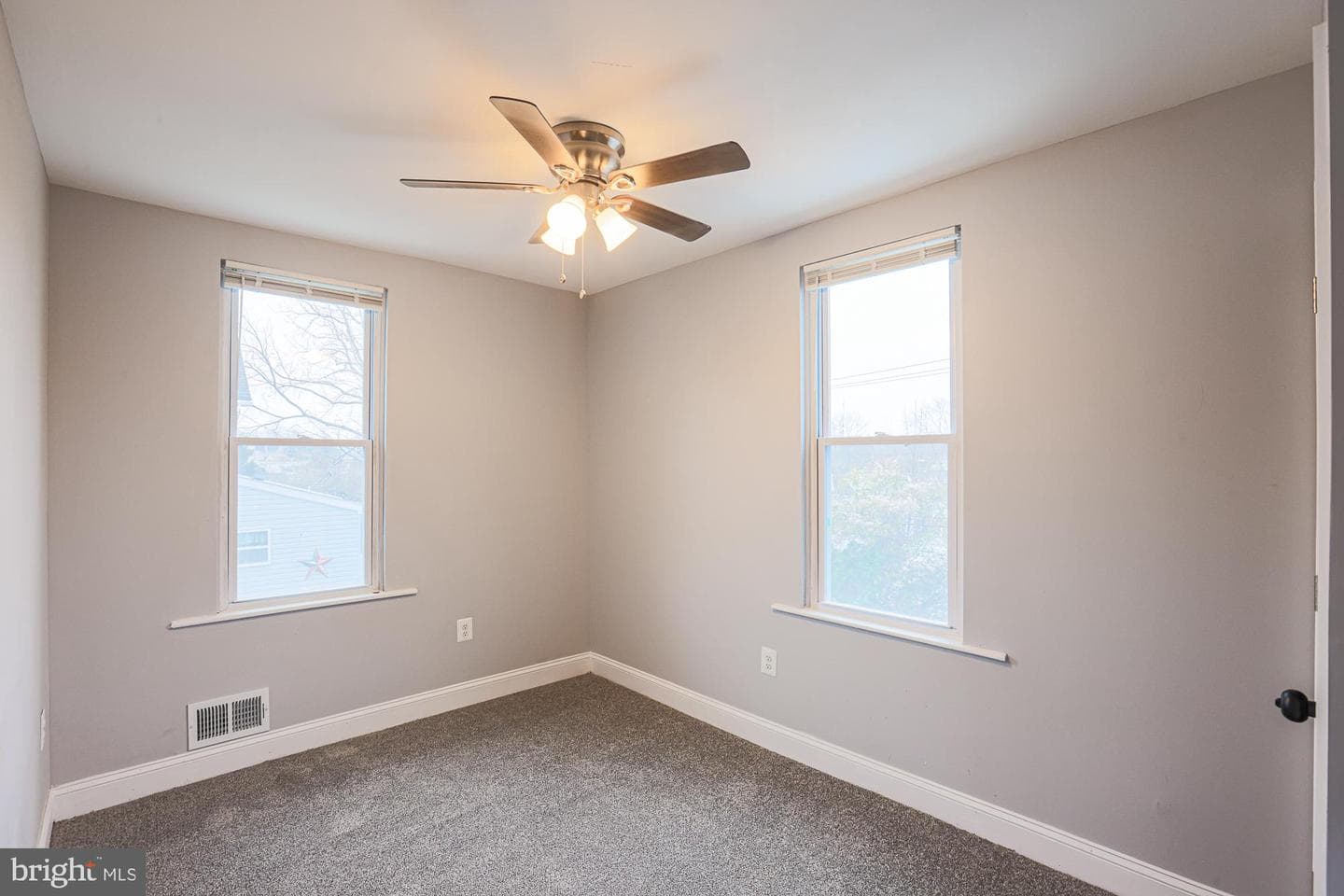 9 Glenmore Avenue photo 32