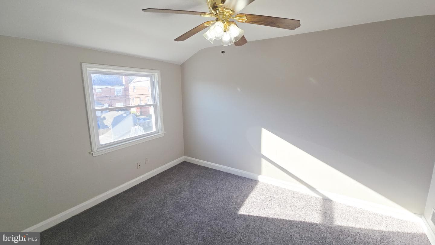 949 Arncliffe Road photo 11
