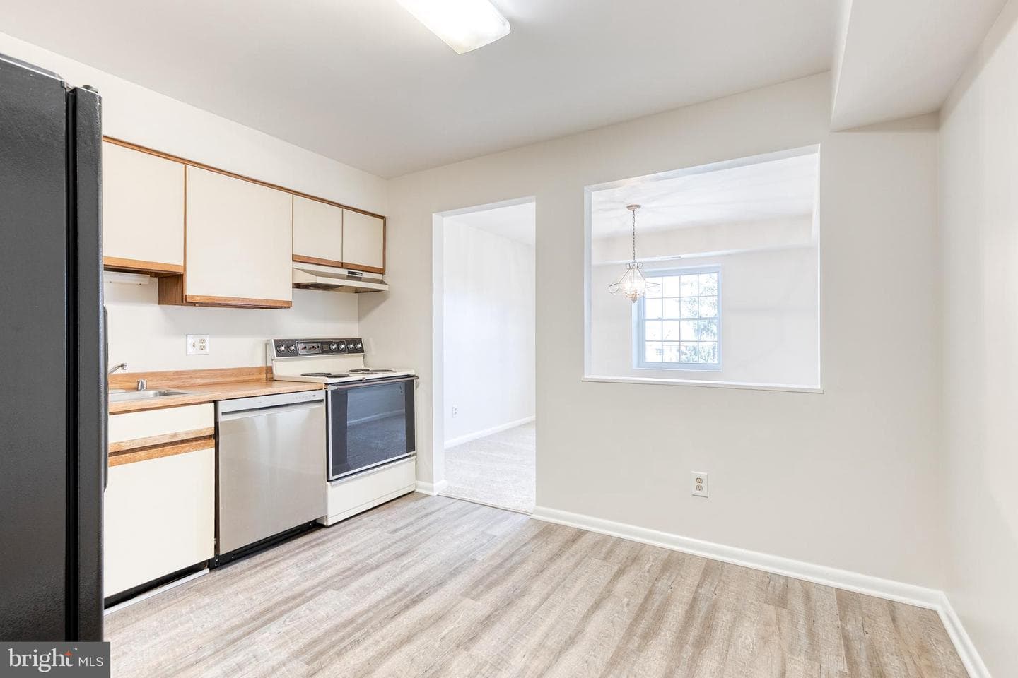 11 Elphin Court #301 photo 16