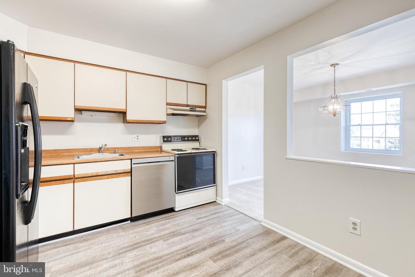 11 Elphin Court #301 photo 17
