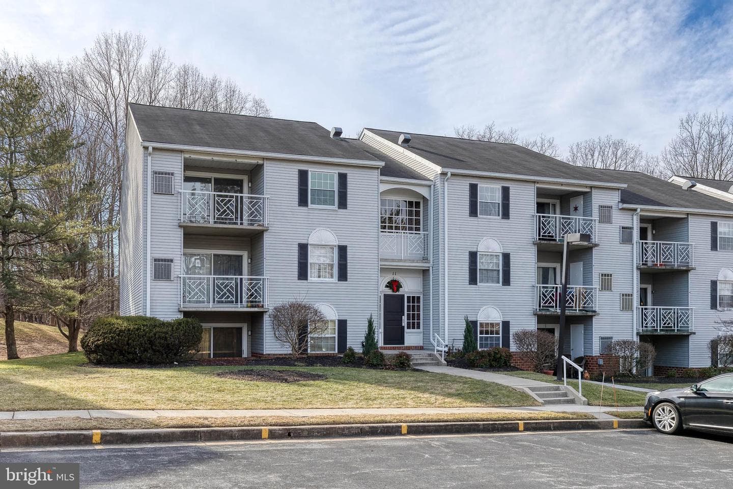 11 Elphin Court #301 photo 2