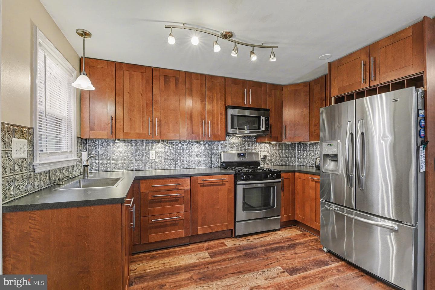 1424 E Joppa Road photo 8