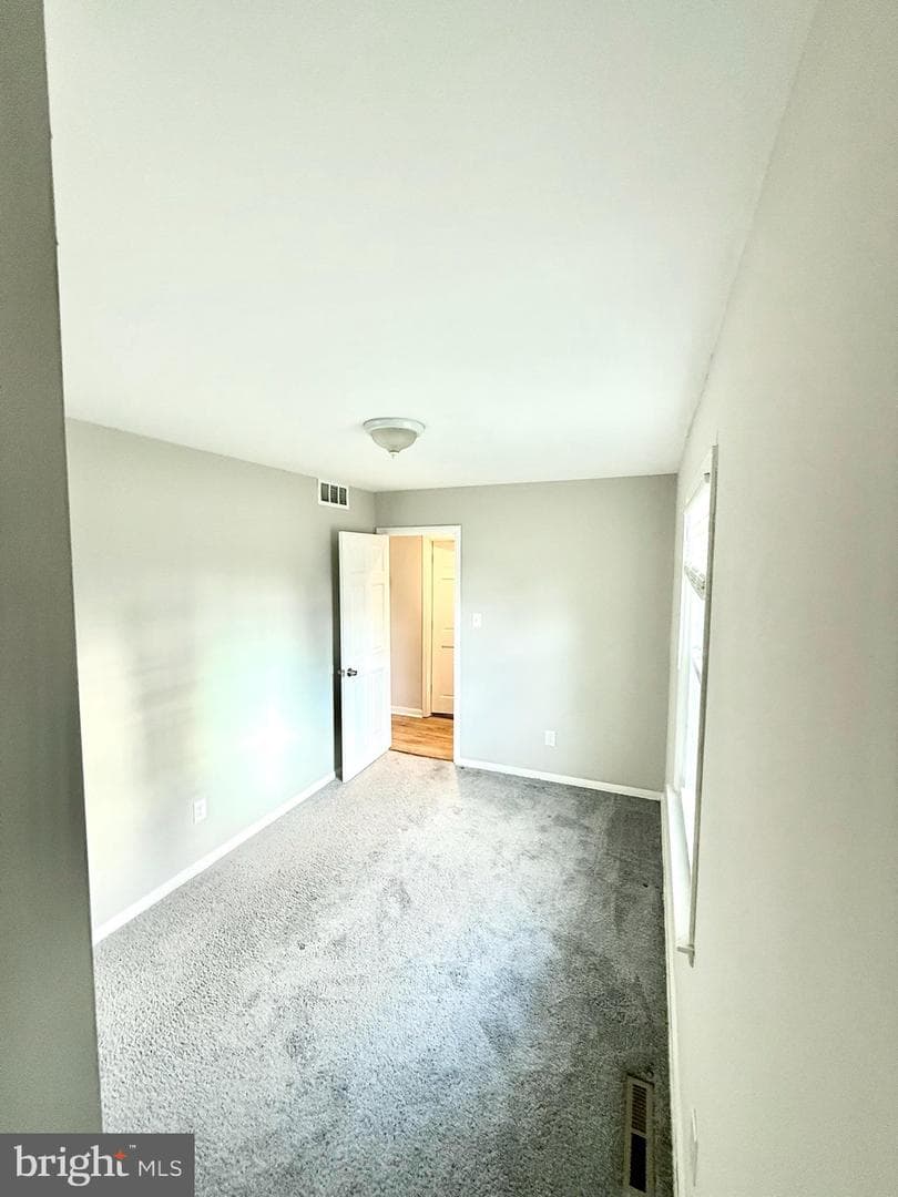 1215 Kent photo 17