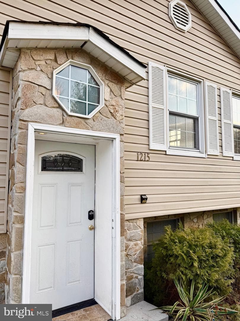 1215 Kent photo 2
