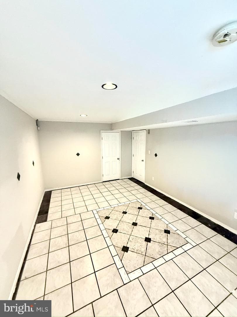1215 Kent photo 20