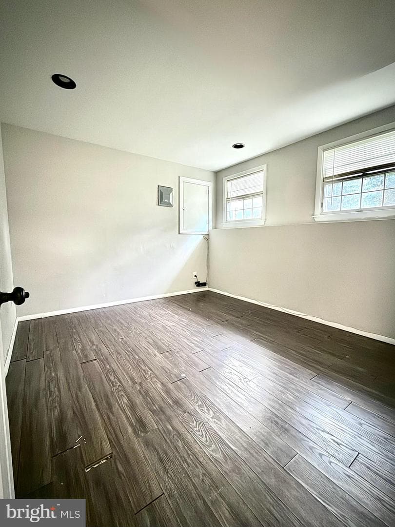 1215 Kent photo 24
