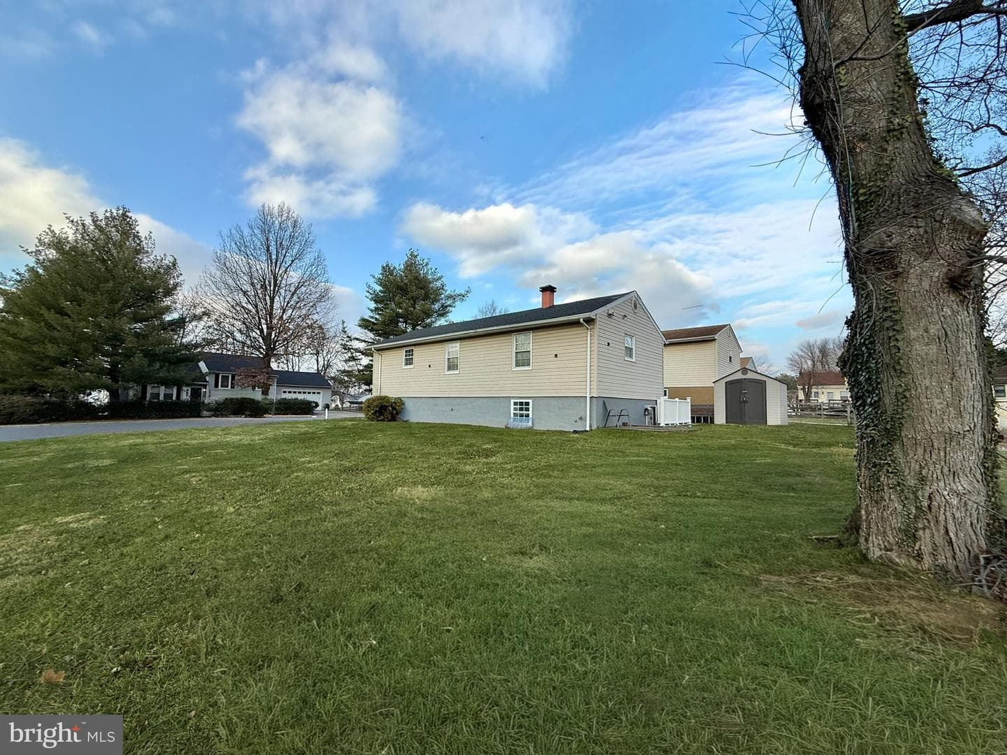 1215 Kent photo 30