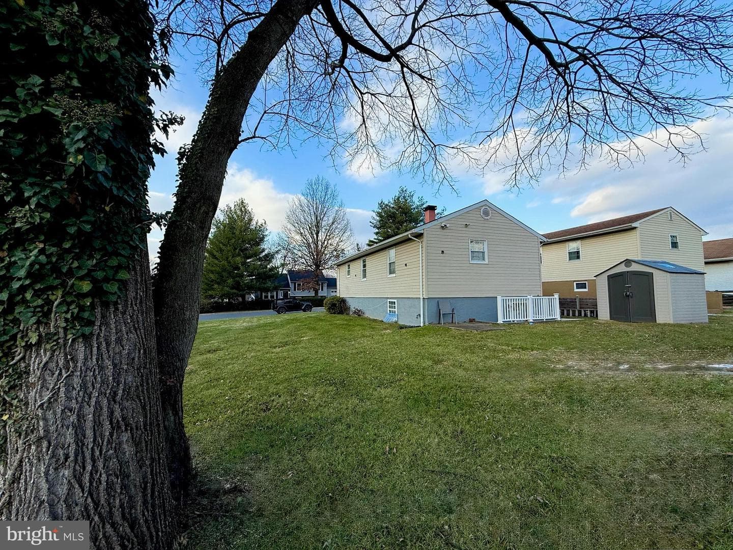 1215 Kent photo 31