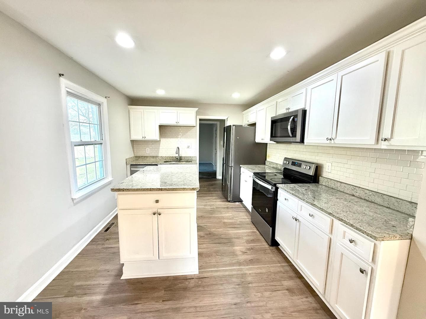 1215 Kent photo 5