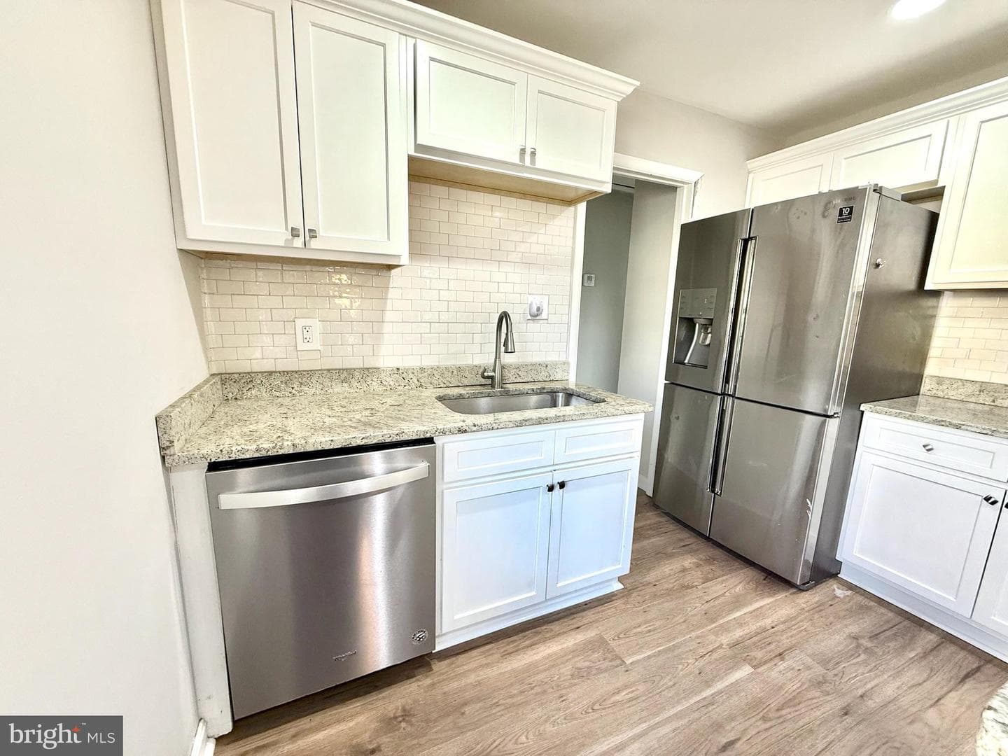 1215 Kent photo 6