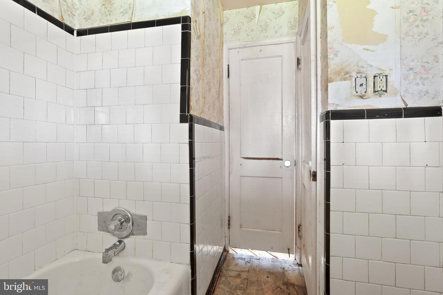 409 Oak Court photo 13