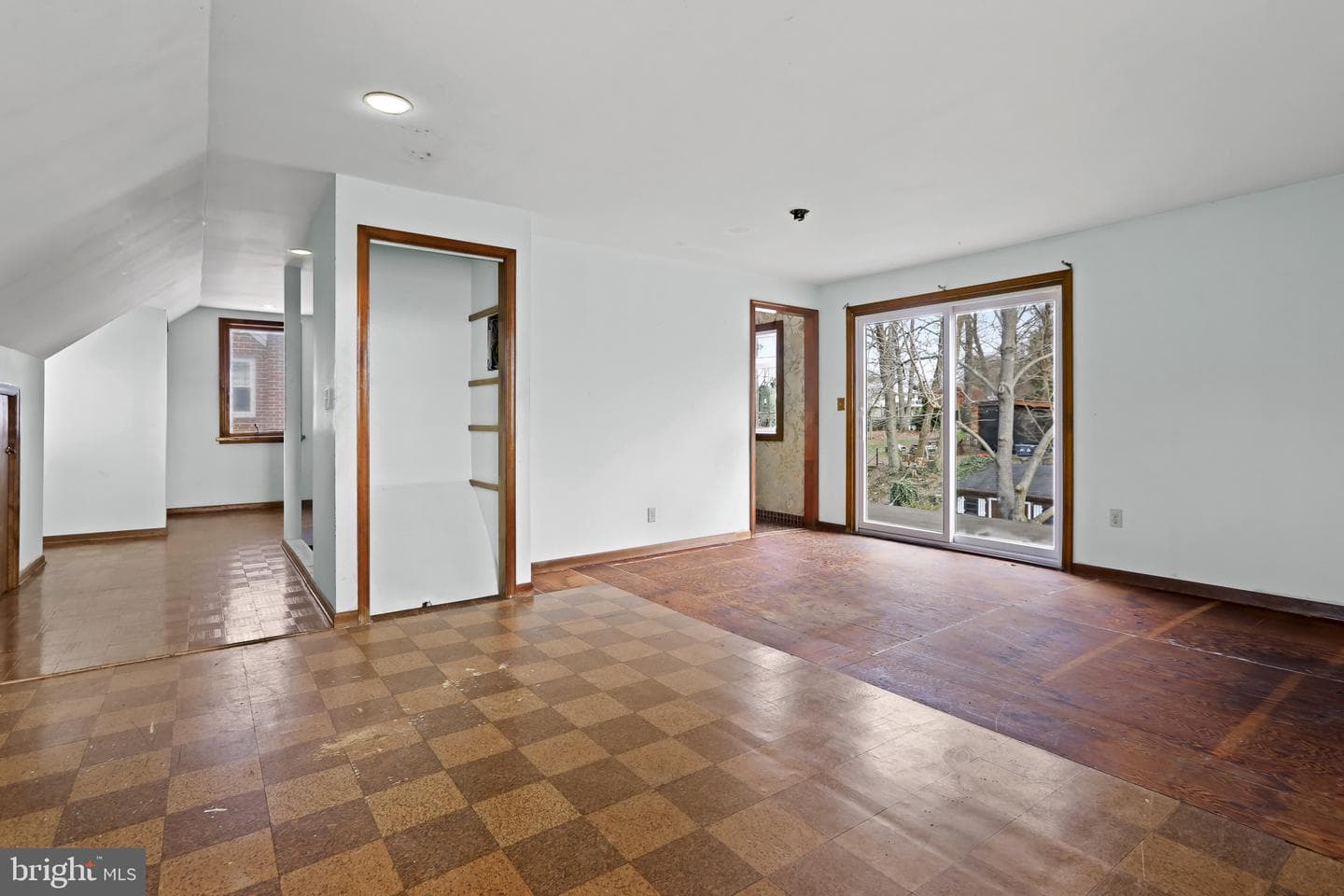 409 Oak Court photo 17