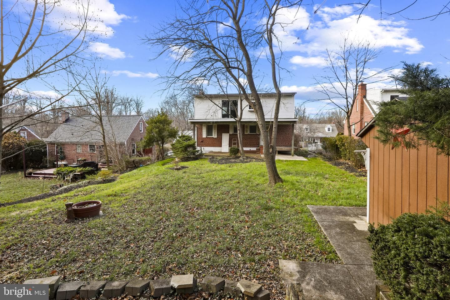 409 Oak Court photo 27