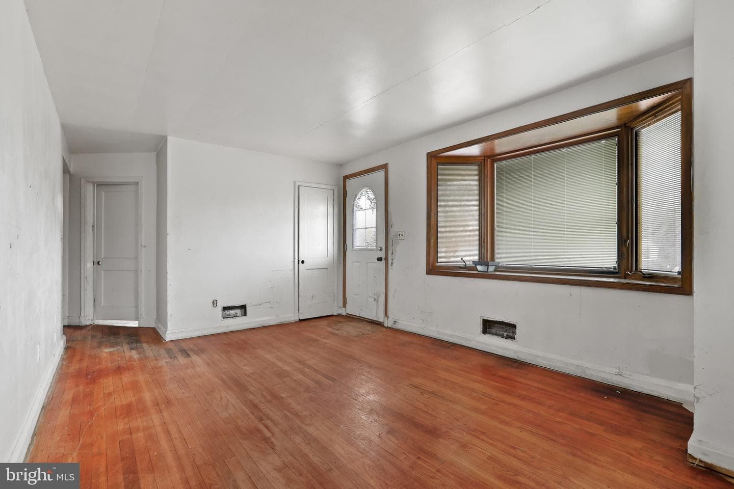 409 Oak Court photo 6
