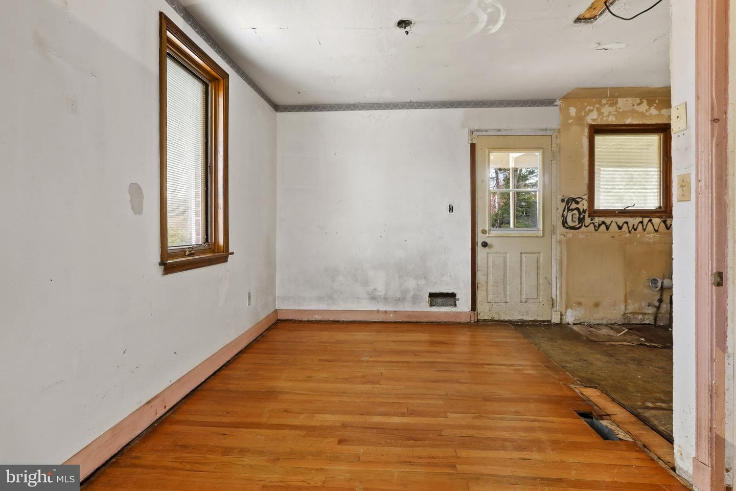 409 Oak Court photo 7