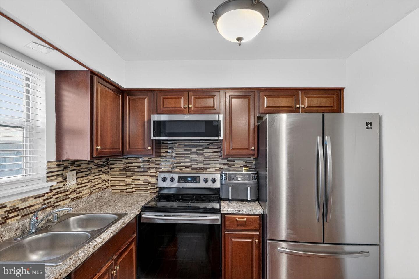 615 Glynock Place photo 32