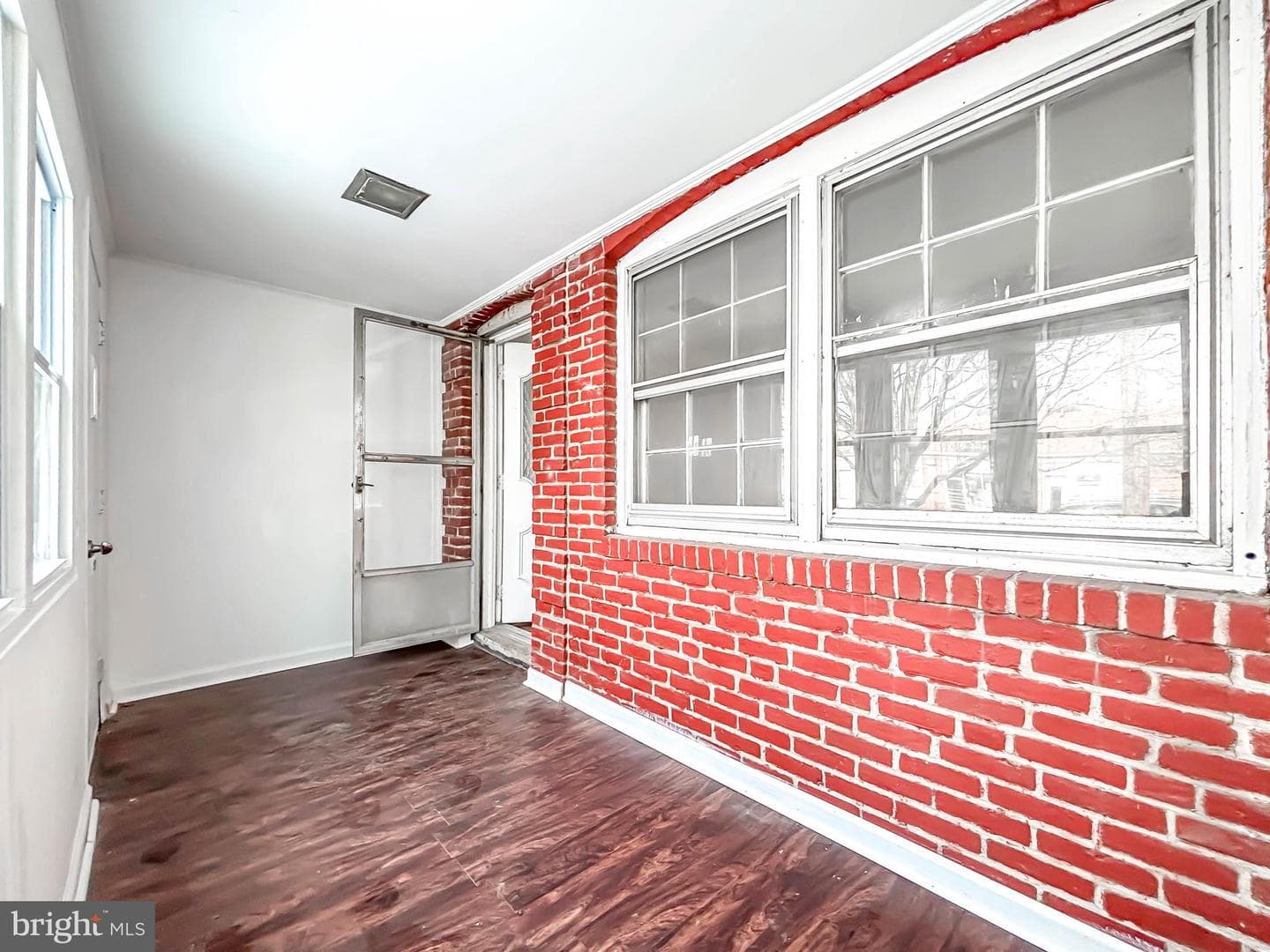 414 Avondale Road photo 9