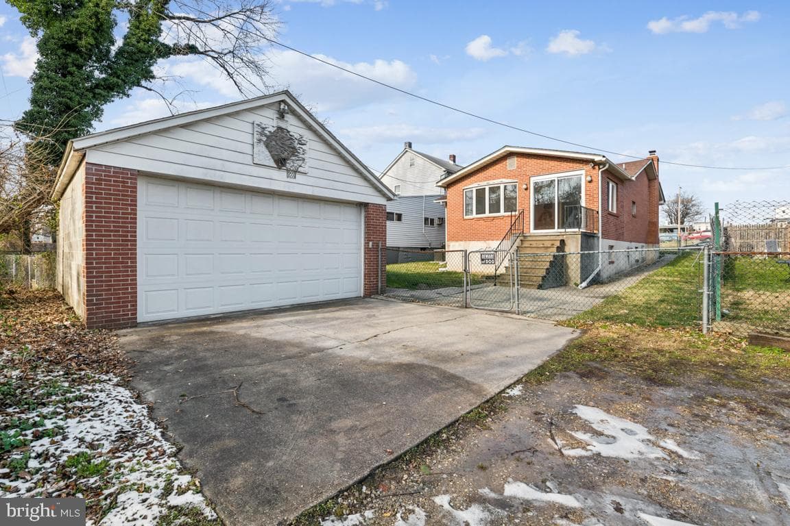 231 Riverview Avenue photo 2