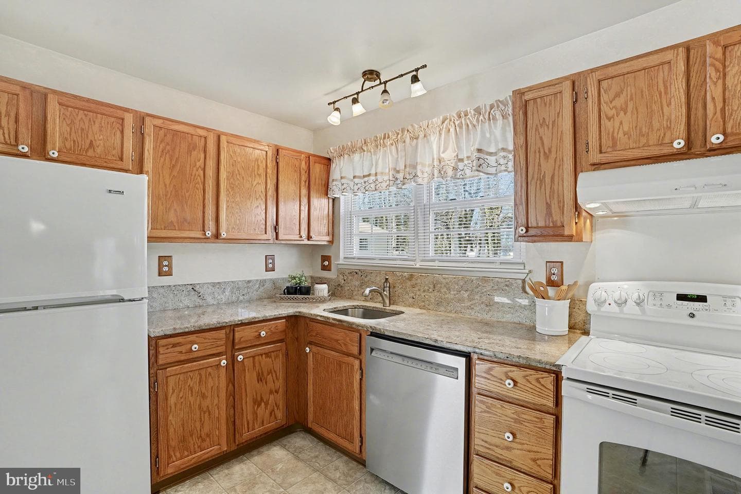 7114 Oliver Beach Road photo 11
