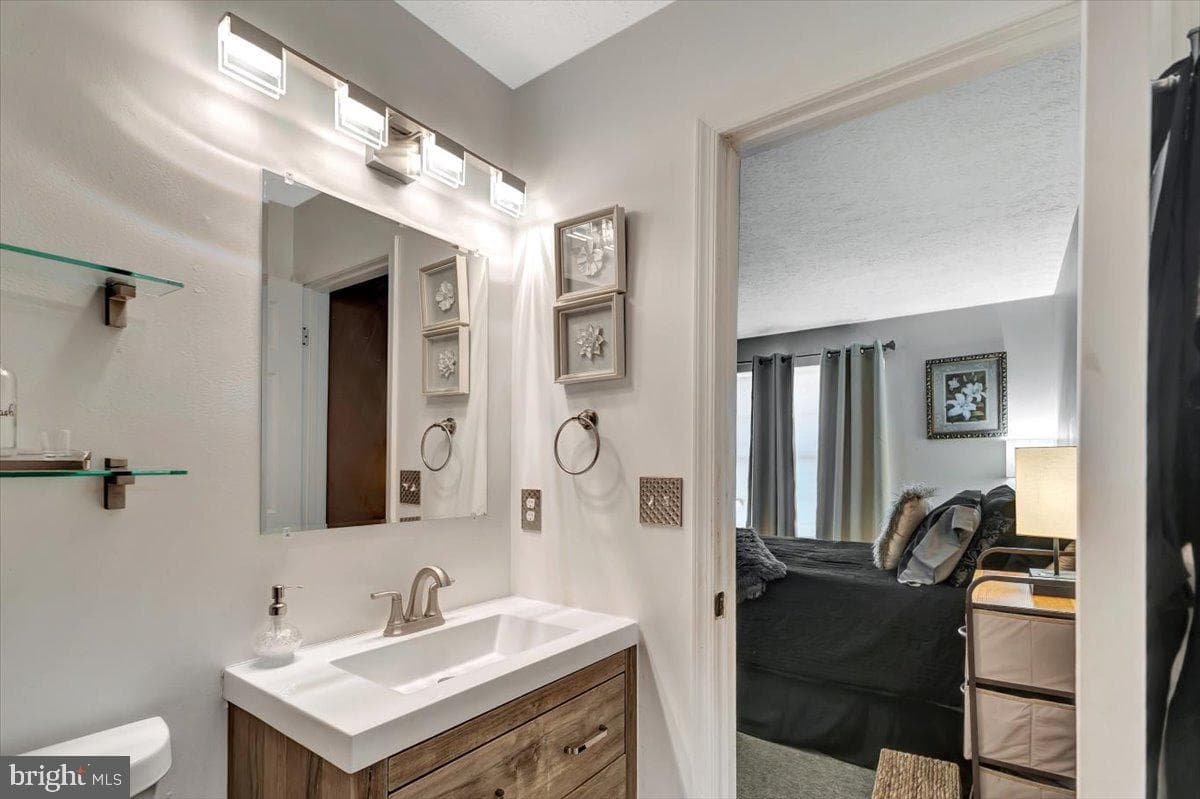 6677 Spring Mill photo 12
