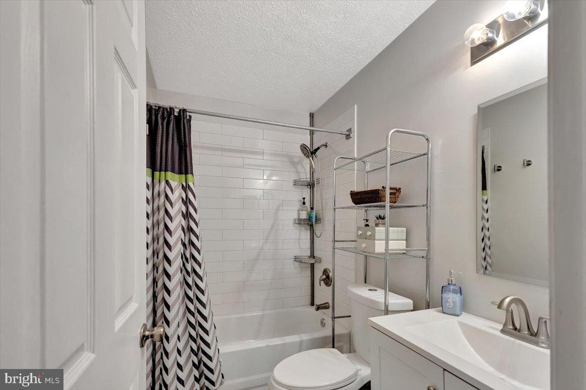 6677 Spring Mill photo 17