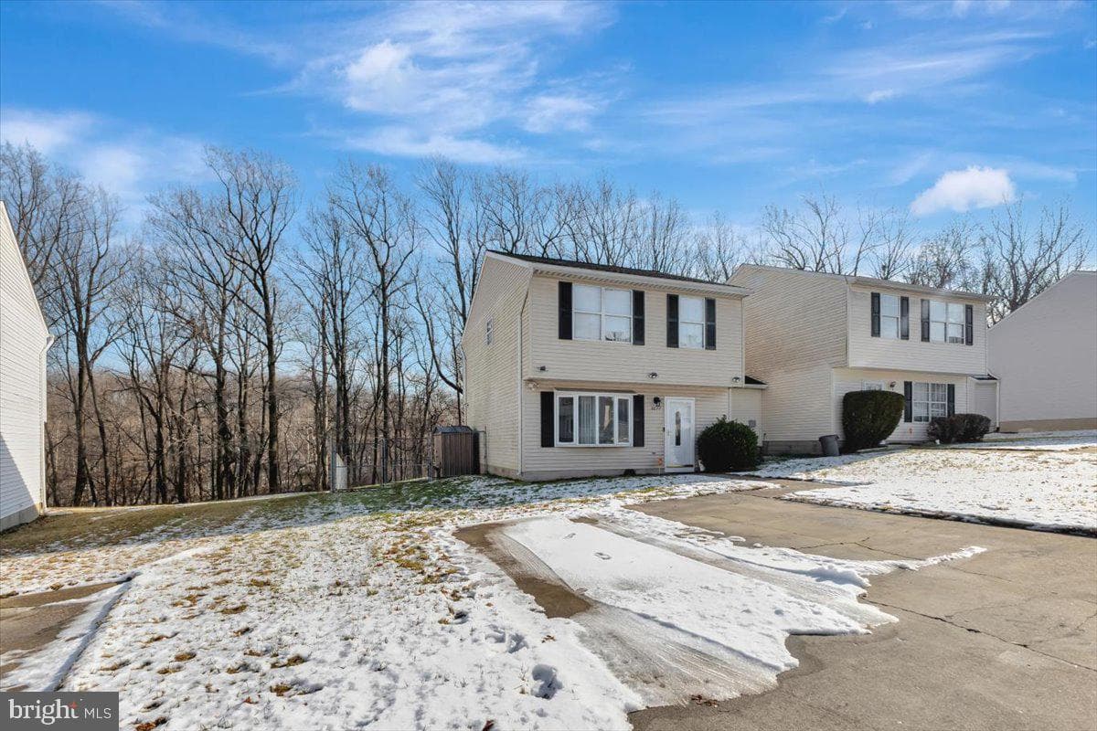 6677 Spring Mill photo 2