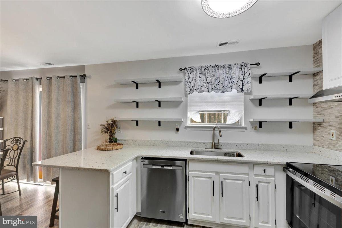 6677 Spring Mill photo 6