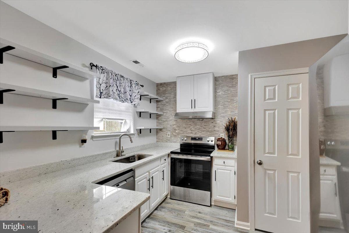 6677 Spring Mill photo 7