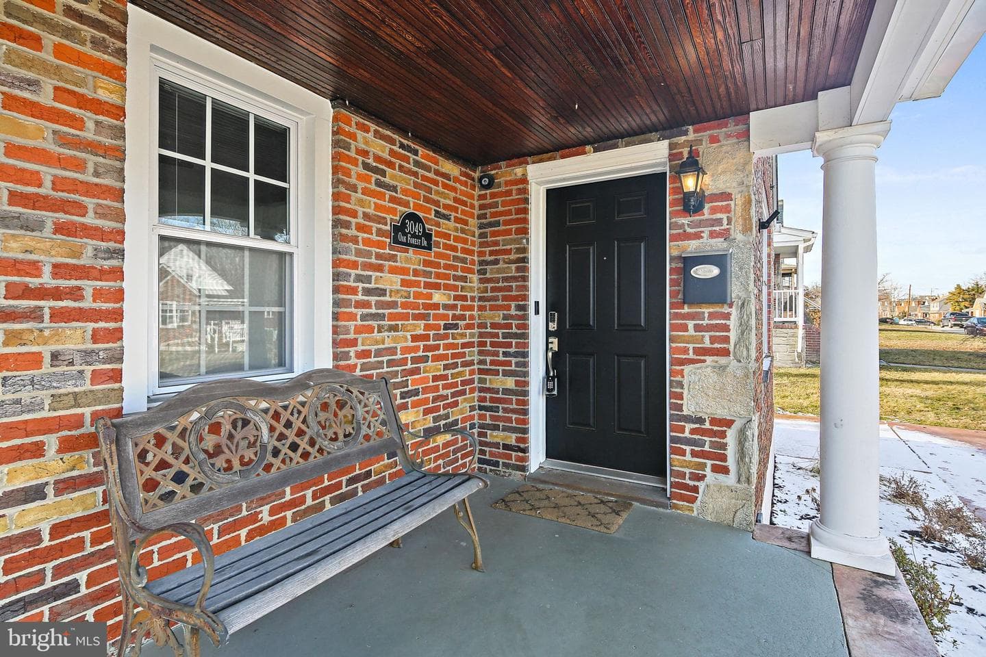 3049 Oak Forest Drive photo 2