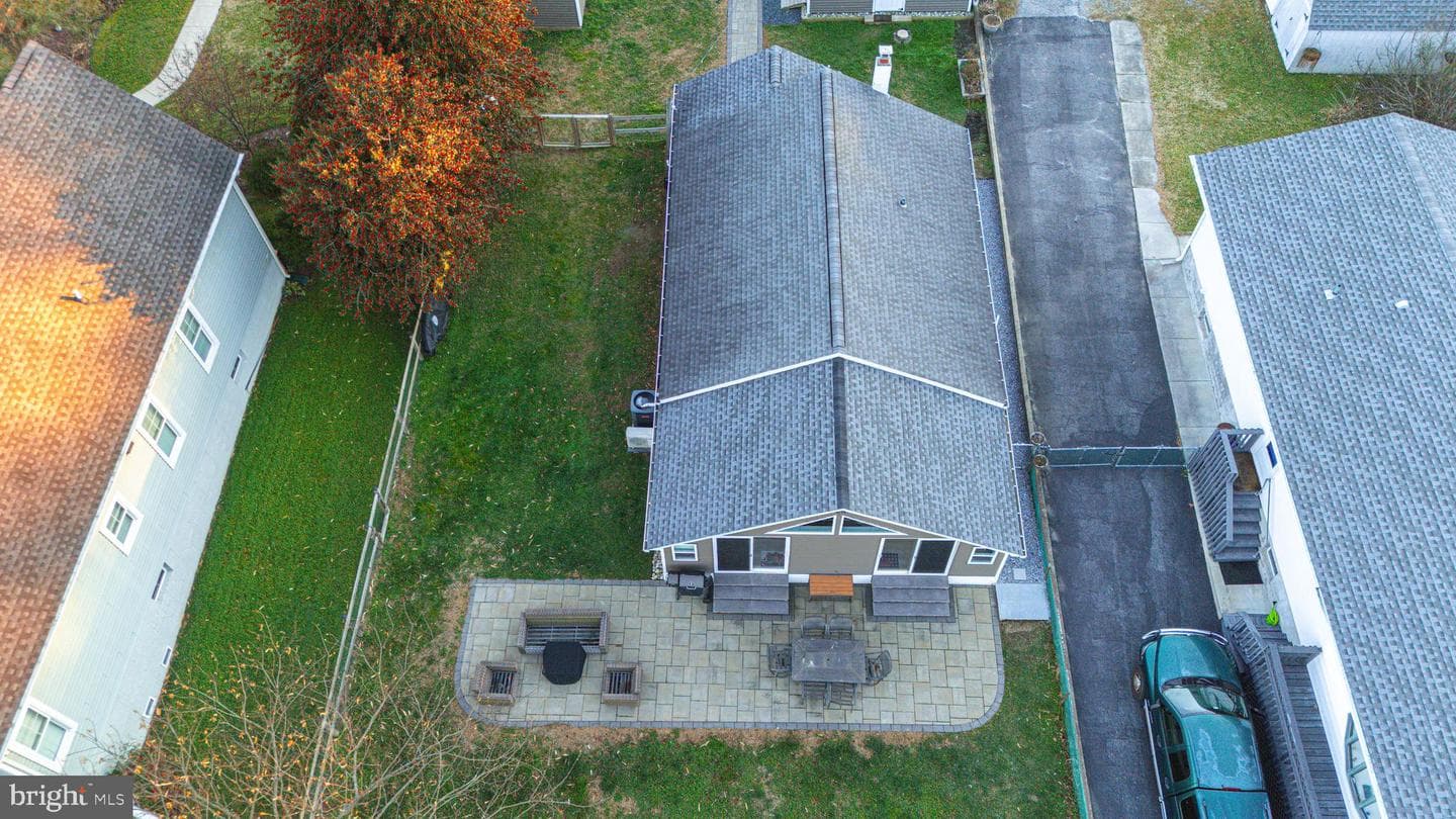 1920 Poplar Road photo 77