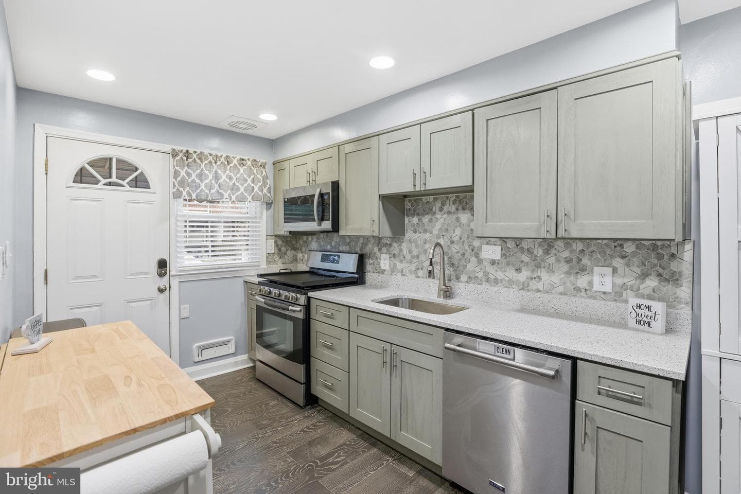 1542 Clairidge Road photo 3