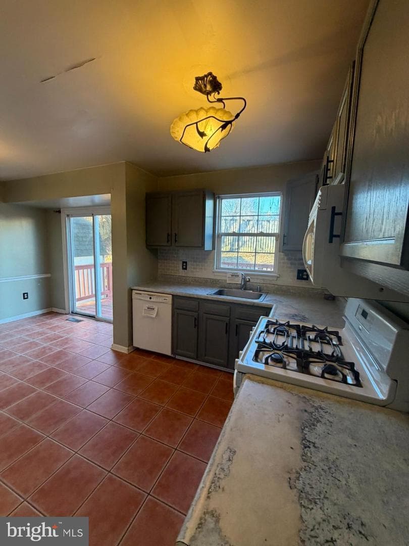 9404 Horn Avenue photo 13