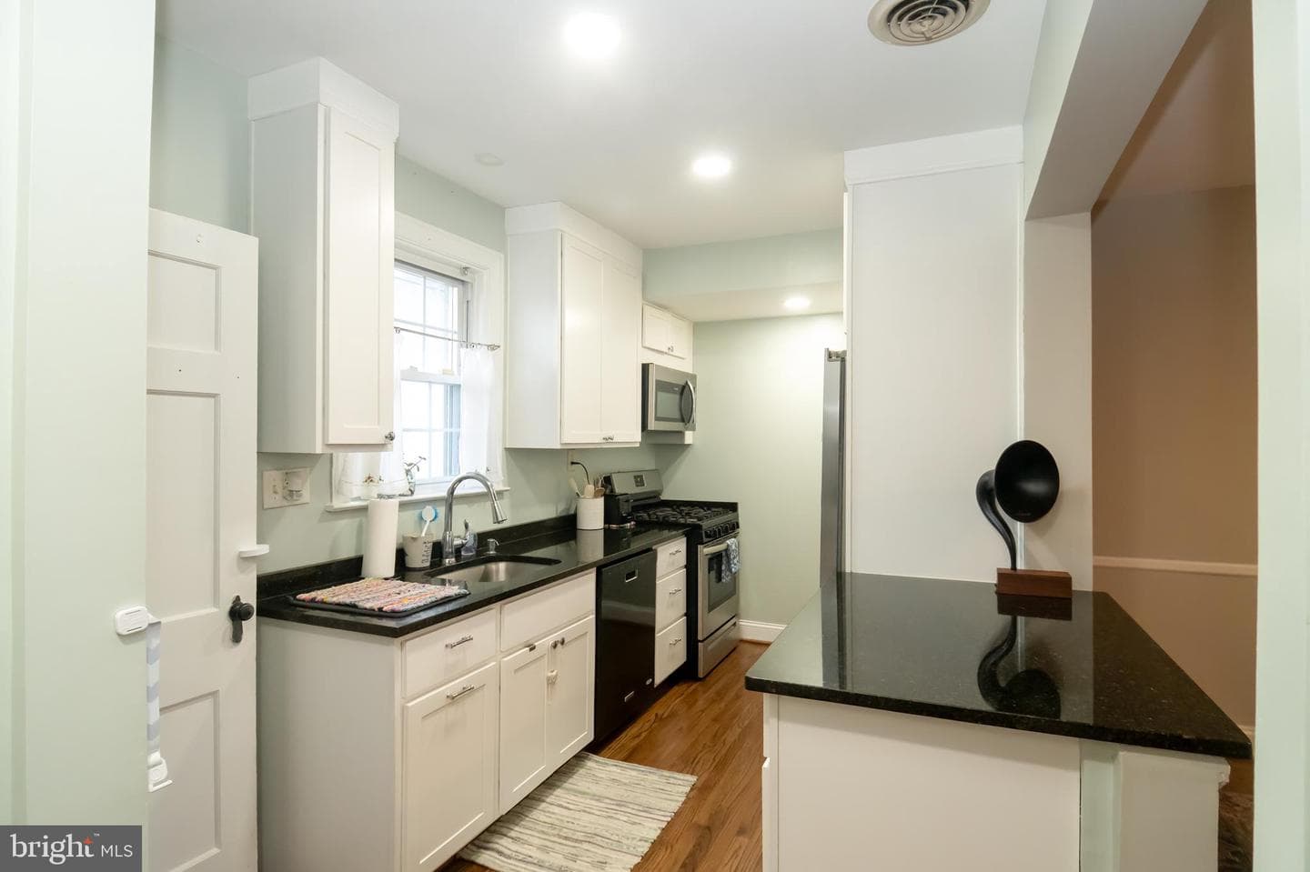 425 Woodbine Avenue photo 11
