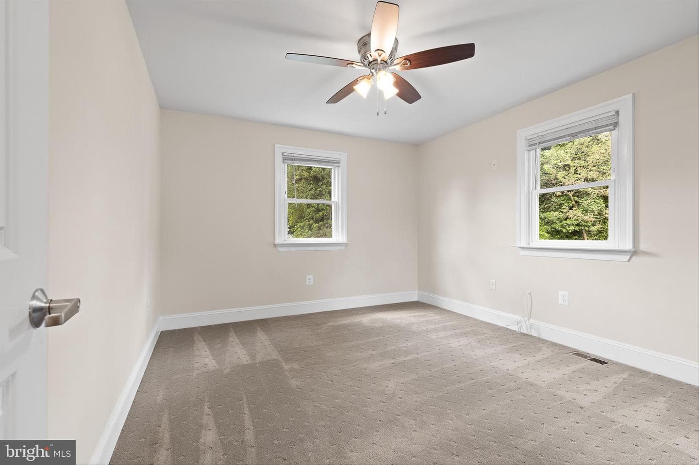6907 Schissler Avenue photo 15