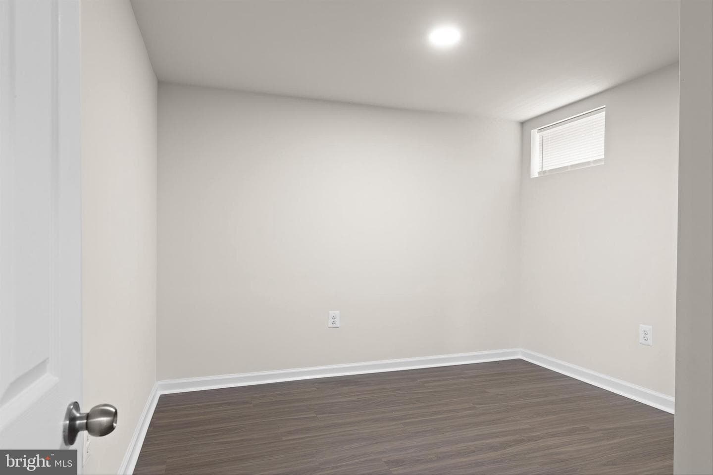 6907 Schissler Avenue photo 23