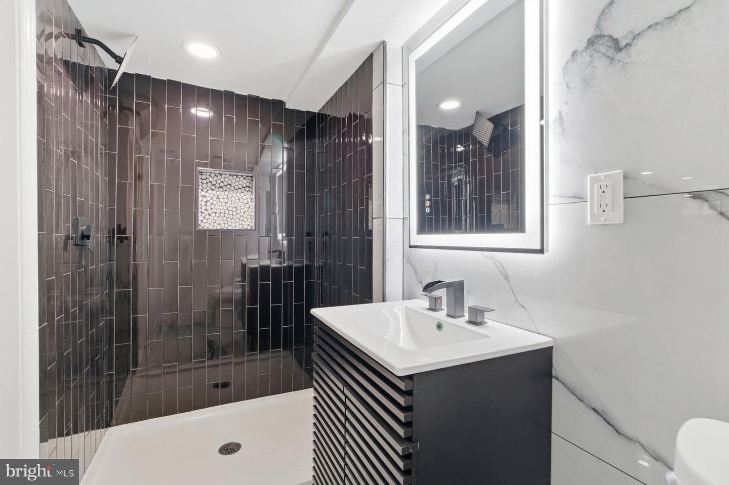 413 1st Avenue photo 27