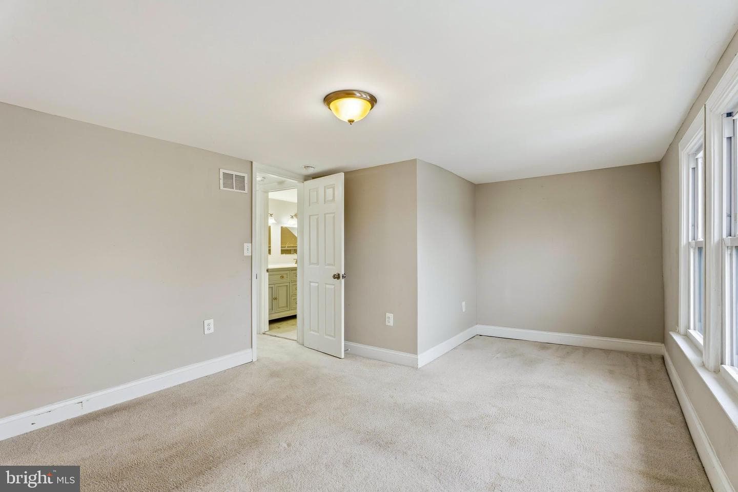 8000 Oakleigh Road photo 18